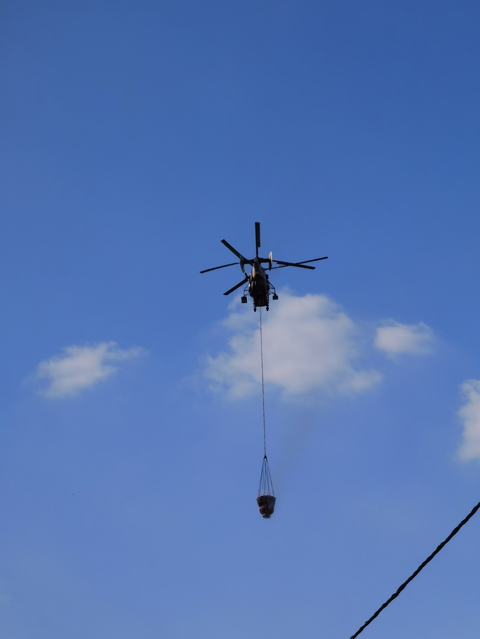 Вертолеты над минском сегодня. Вертолеты летают над Москвой. Вертолеты часто летают. Вертолеты над МСК. Летающие вертолетики.