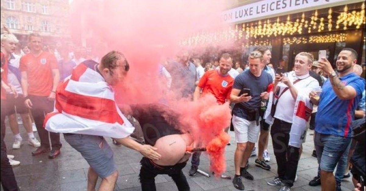 Пописала На Фаната На Концерте