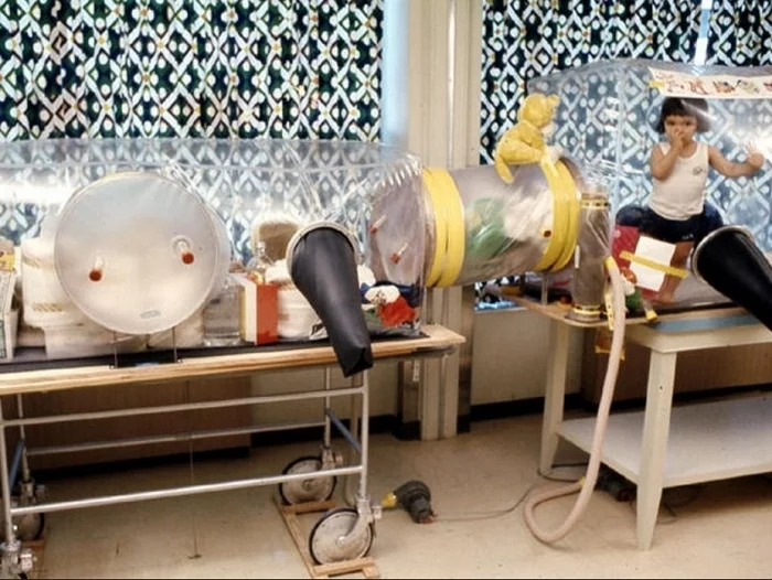 «Мальчик в пузыре»: ребенок 12 лет прожил в стерильном пластиковом боксе США, Дети, Болезнь, Длиннопост, Негатив