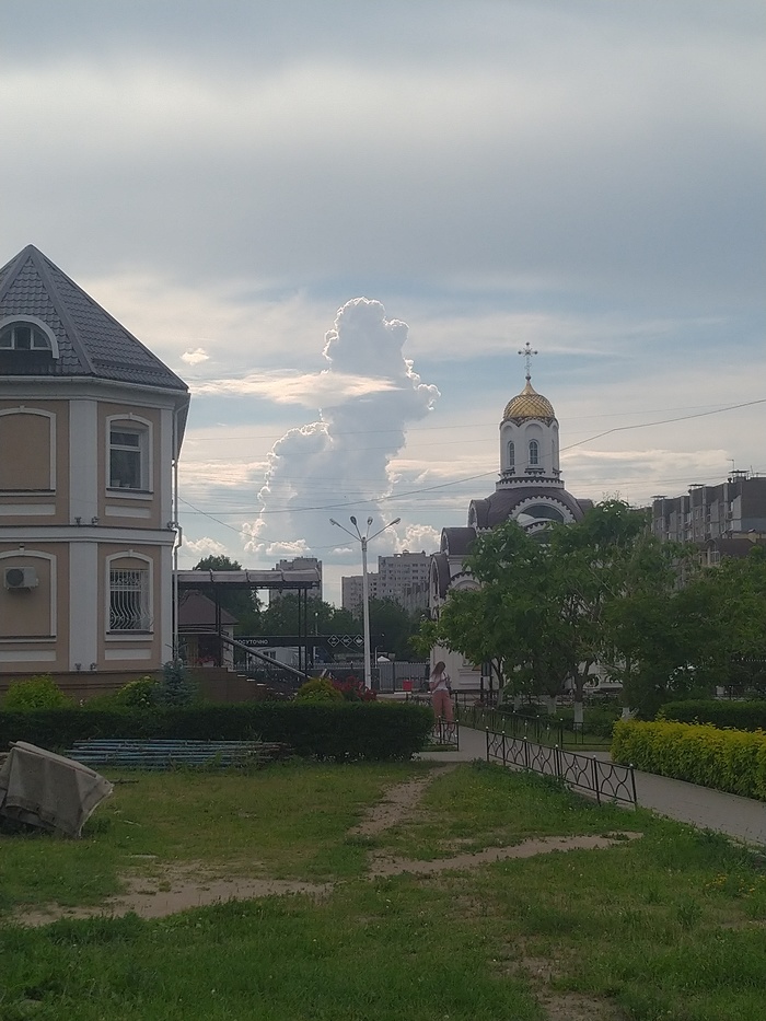 Бородатый в шапке тут любопытствовал...