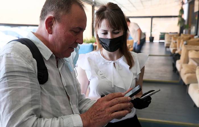 отмена qr кода в москве мемы. 162643179418513967. отмена qr кода в москве мемы фото. отмена qr кода в москве мемы-162643179418513967. картинка отмена qr кода в москве мемы. картинка 162643179418513967. С 19 июля Москва и Подмосковье отменят QR-коды, которые были необходимы для посещения ресторанов и кафе. Столичный регион откажется и от других ограничений. В Сети послабления встретили с оптимизмом, не забыв приправить радость изрядной порцией сарказма.