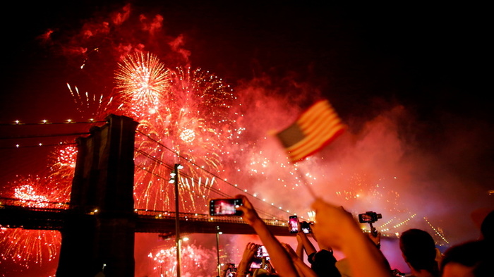 National Geographic назвал салюты и фейерверки расизмом. Они вредят неграм и латиноамериканцам больше, чем другим жителям США