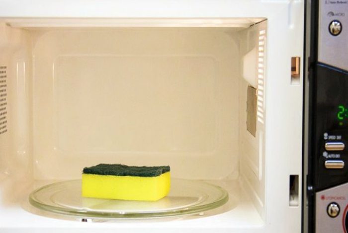 1627096690166456646 можно ли класть салфетку в микроволновку