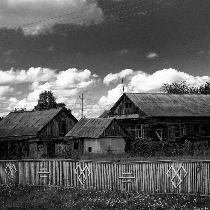 Черный сел. Деревня черное. Деревня белая. Деревня черно белое фото. Деревня белая Московская область.