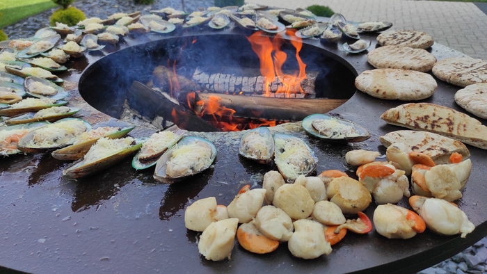 мясо на чугунной решетке на мангале. Смотреть фото мясо на чугунной решетке на мангале. Смотреть картинку мясо на чугунной решетке на мангале. Картинка про мясо на чугунной решетке на мангале. Фото мясо на чугунной решетке на мангале