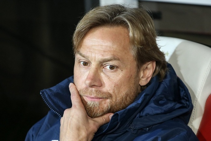 Тренер сборной по футболу