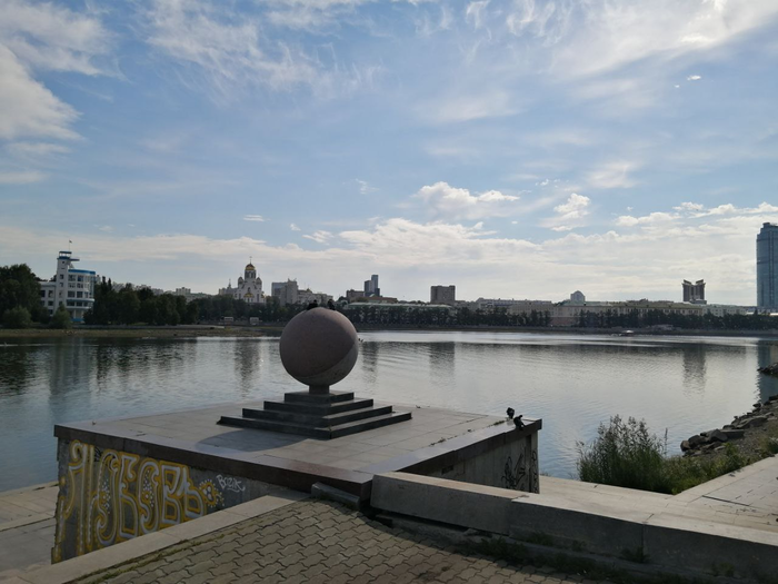 братья цыгановы уралмаш биография. 1627997205148233841. братья цыгановы уралмаш биография фото. братья цыгановы уралмаш биография-1627997205148233841. картинка братья цыгановы уралмаш биография. картинка 1627997205148233841. В конце 80-х годов правоохранительные органы Свердловска (после 1991 г. – Екатеринбург) зафиксировали деятельность неизвестной ранее преступной группы. "Генеалогия" ОПГ стала известна позже: ее костяк составили выходцы из Орджоникидзевского района, где был расположен завод "Уралмаш". Многих из них связывали учеба в школе, соседство или родственные узы, а объединяющей силой "уралмашевских" стали родные братья Григорий и Константин Цыгановы (их ОПГ впоследствии не раз сравнивали с сицилийскими мафиозными "семьями"). Появление новой криминальной структуры, быстро набирающей силу, вызвало резкую реакцию со стороны другой преступной группы. братья цыгановы уралмаш биография. 1627997205148233841. братья цыгановы уралмаш биография фото. братья цыгановы уралмаш биография-1627997205148233841. картинка братья цыгановы уралмаш биография. картинка 1627997205148233841. В конце 80-х годов правоохранительные органы Свердловска (после 1991 г. – Екатеринбург) зафиксировали деятельность неизвестной ранее преступной группы. "Генеалогия" ОПГ стала известна позже: ее костяк составили выходцы из Орджоникидзевского района, где был расположен завод "Уралмаш". Многих из них связывали учеба в школе, соседство или родственные узы, а объединяющей силой "уралмашевских" стали родные братья Григорий и Константин Цыгановы (их ОПГ впоследствии не раз сравнивали с сицилийскими мафиозными "семьями"). Появление новой криминальной структуры, быстро набирающей силу, вызвало резкую реакцию со стороны другой преступной группы.