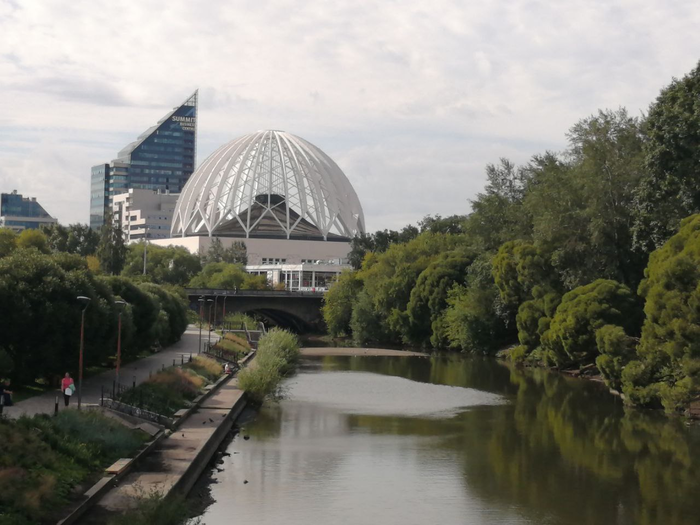 братья цыгановы уралмаш биография. 1627997449192769516. братья цыгановы уралмаш биография фото. братья цыгановы уралмаш биография-1627997449192769516. картинка братья цыгановы уралмаш биография. картинка 1627997449192769516. В конце 80-х годов правоохранительные органы Свердловска (после 1991 г. – Екатеринбург) зафиксировали деятельность неизвестной ранее преступной группы. "Генеалогия" ОПГ стала известна позже: ее костяк составили выходцы из Орджоникидзевского района, где был расположен завод "Уралмаш". Многих из них связывали учеба в школе, соседство или родственные узы, а объединяющей силой "уралмашевских" стали родные братья Григорий и Константин Цыгановы (их ОПГ впоследствии не раз сравнивали с сицилийскими мафиозными "семьями"). Появление новой криминальной структуры, быстро набирающей силу, вызвало резкую реакцию со стороны другой преступной группы. братья цыгановы уралмаш биография. 1627997449192769516. братья цыгановы уралмаш биография фото. братья цыгановы уралмаш биография-1627997449192769516. картинка братья цыгановы уралмаш биография. картинка 1627997449192769516. В конце 80-х годов правоохранительные органы Свердловска (после 1991 г. – Екатеринбург) зафиксировали деятельность неизвестной ранее преступной группы. "Генеалогия" ОПГ стала известна позже: ее костяк составили выходцы из Орджоникидзевского района, где был расположен завод "Уралмаш". Многих из них связывали учеба в школе, соседство или родственные узы, а объединяющей силой "уралмашевских" стали родные братья Григорий и Константин Цыгановы (их ОПГ впоследствии не раз сравнивали с сицилийскими мафиозными "семьями"). Появление новой криминальной структуры, быстро набирающей силу, вызвало резкую реакцию со стороны другой преступной группы.