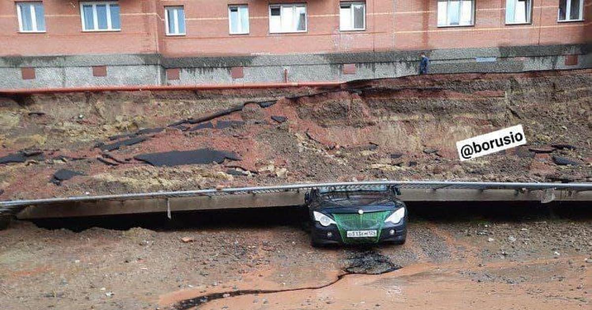 Обрушение подпорной. Обрушение подпорных стен в Красноярске. Обвал парковки Красноярск. Подпорные стены в Красноярске. Рухнула подпорная стена.