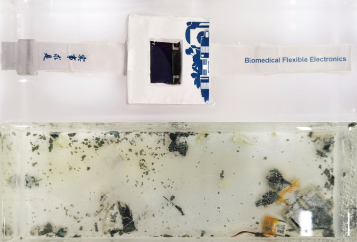 Китайские ученые придумали смарт-часы, которые растворяются в воде за 40 дней