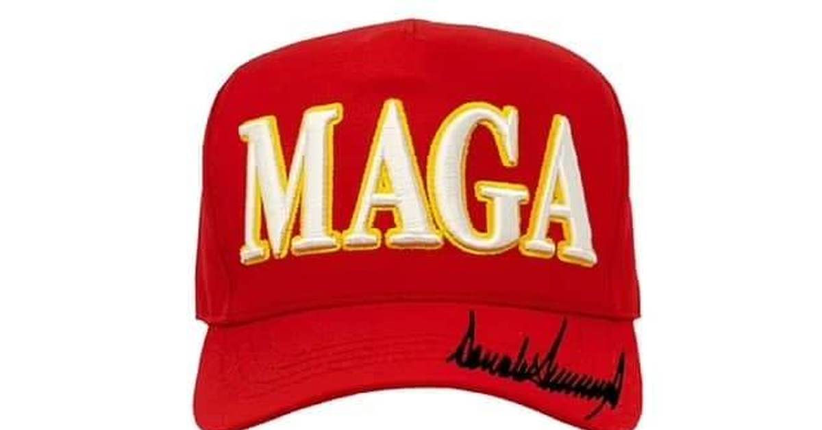 Maga trump. Кепка make America great again Maga. Кепка Трампа Maga. Трамп в кепке. Трамп в кепке мага.