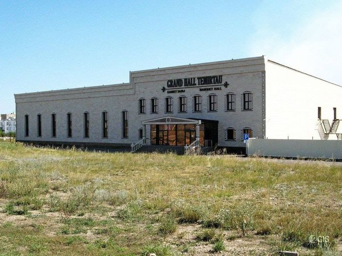 Индейцы бегут по североамериканским прериям от карателей колонистов, 21 век)