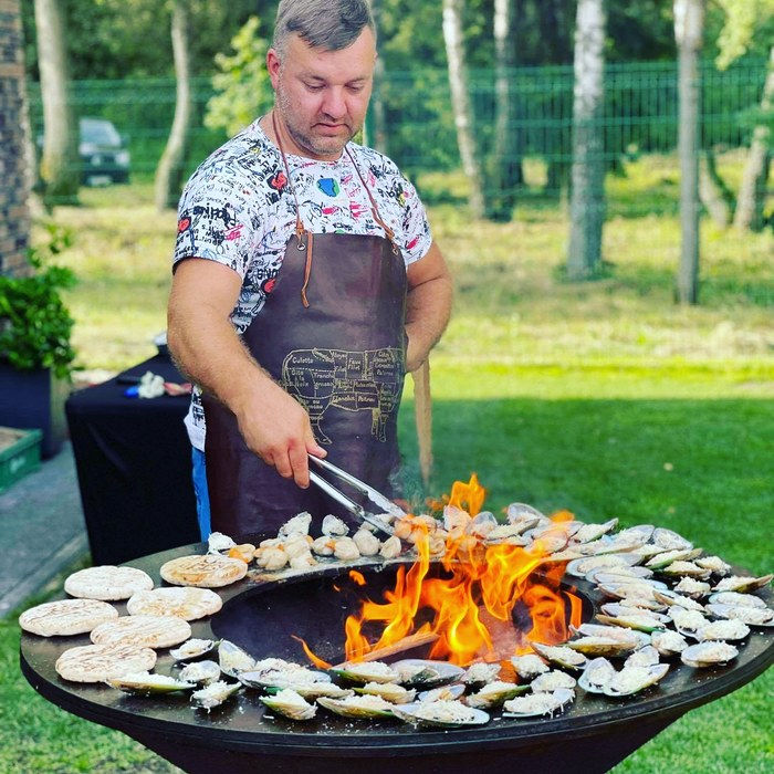 мясо на чугунной решетке на мангале. Смотреть фото мясо на чугунной решетке на мангале. Смотреть картинку мясо на чугунной решетке на мангале. Картинка про мясо на чугунной решетке на мангале. Фото мясо на чугунной решетке на мангале