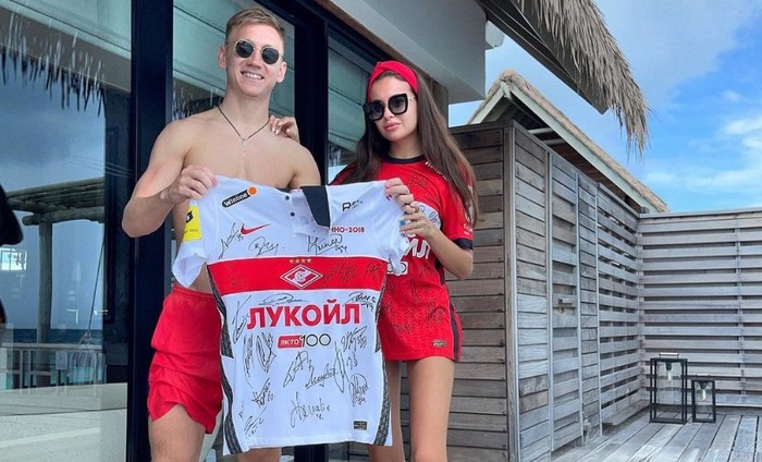 Жена футболиста "Спартака" прокачала контроль мужа до 99 lvl