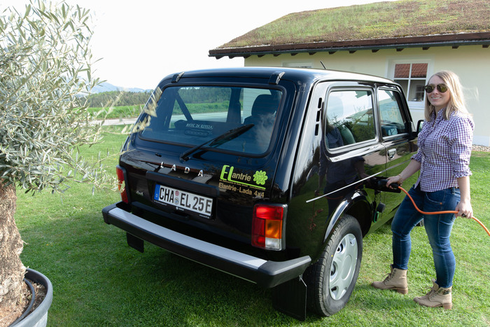 Из Lada Niva Legend сделали электромобиль с запасом хода до 300 километров Нива 4х4, Электромобиль, Германия, Китай, Эффективность, Цены, Внедорожник, Транспорт, Длиннопост