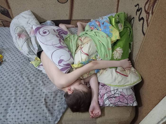 Боролся с подушками и они победили