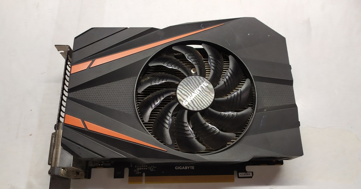 Gigabyte geforce gtx 1060 itx. 1060 радиатор gigabyte. 1060 гигабайт с золотым оттенком.