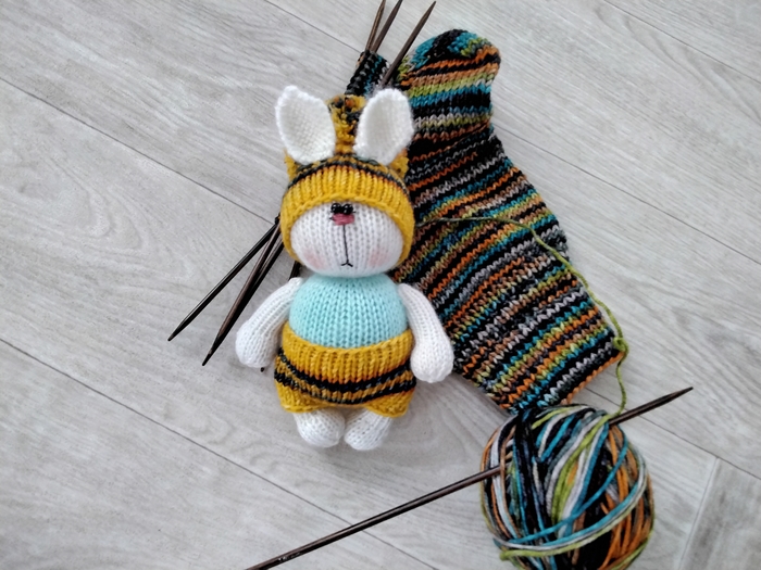 Между вязанием носков