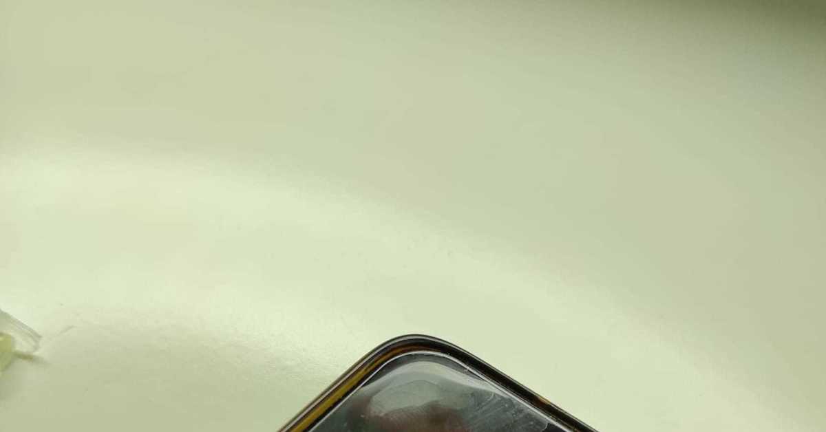 Как избавиться от пузырей под защитным стеклом телефона? | Пикабу