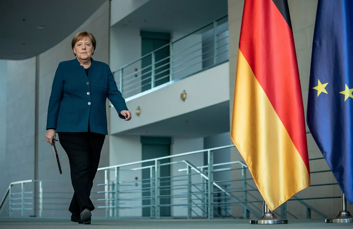 Ангела Меркель предложила выплатить пенсионерам и военным по 2000 евро накануне выборов в Бундестаг ИА Панорама, Fake News, Ангела Меркель