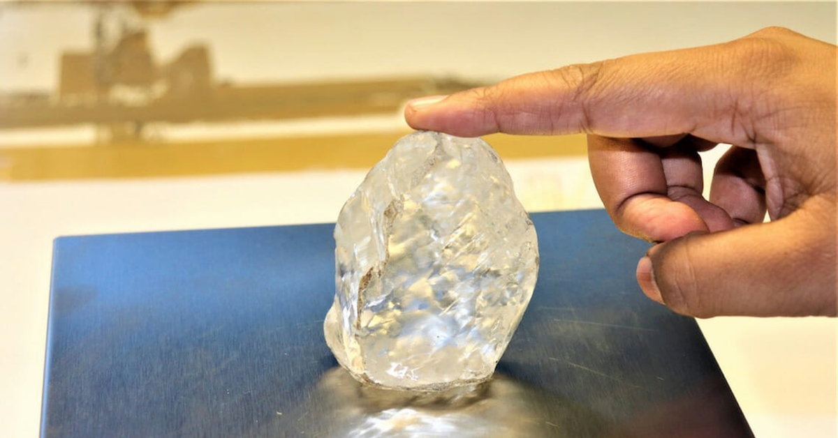 Найти алмаз среди. Ботсвана Алмазы. Алмаз минерал. Нашел Алмаз. Алмаз из Ботсваны.