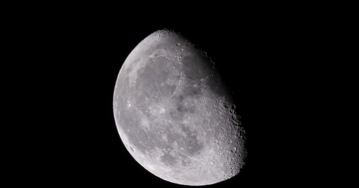 Black moon s. Либрация Луны. Луна 13 Спутник. Луна 13.09.2007. Луна 13.06.2008.