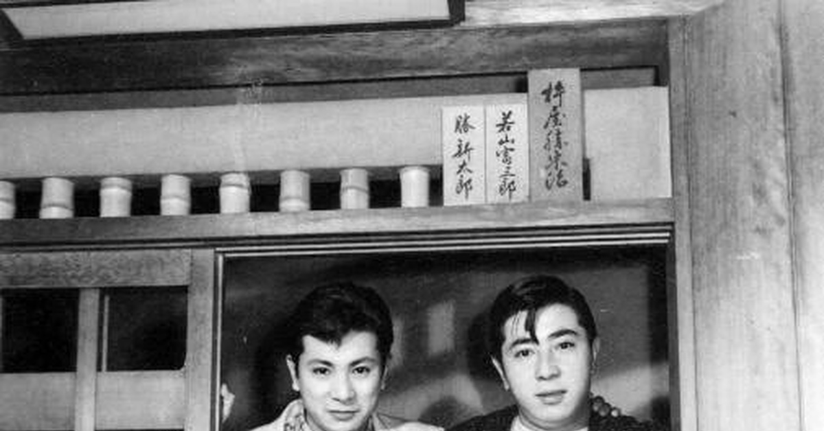 Группа yoshida brothers. Японский инструмент сямисэн. Японский брат 18. Brats японская группа. Японский брат 18.