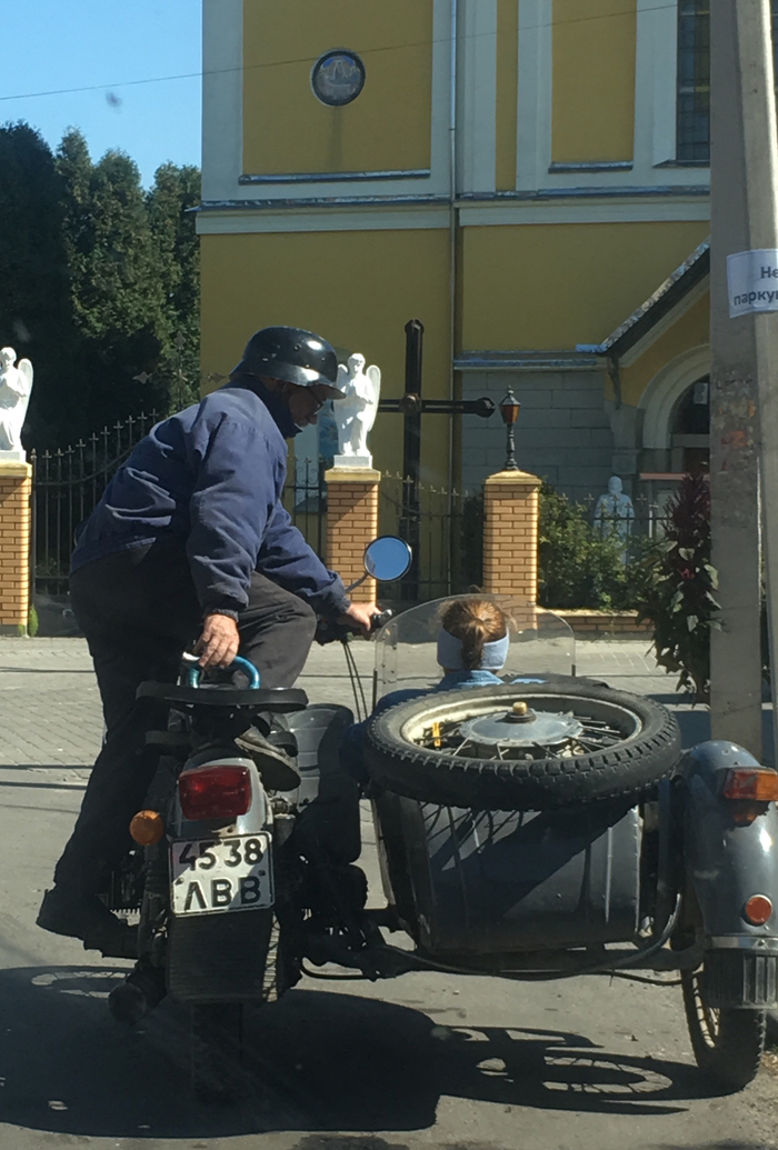 Реквизит? Трофей? Или подпольный немец?