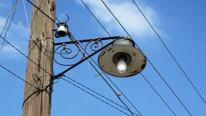 Как свистом выключить уличное освещение. Хитрость мальчишек СССР Детство, Деревня, Фонарь, Розыгрыш, Юмор, СССР, Яндекс Дзен, Длиннопост Как свистом выключить уличное освещение. Хитрость мальчишек СССР Детство, Деревня, Фонарь, Розыгрыш, Юмор, СССР, Яндекс Дзен, Длиннопост