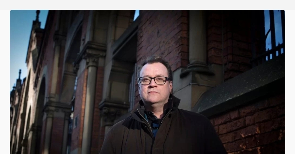 Расселл т дэвис доктор кто. Т рассел. Расселл т дэвис доктор кто. Расселл т дэвис доктор кто. Расселл т дейвис.