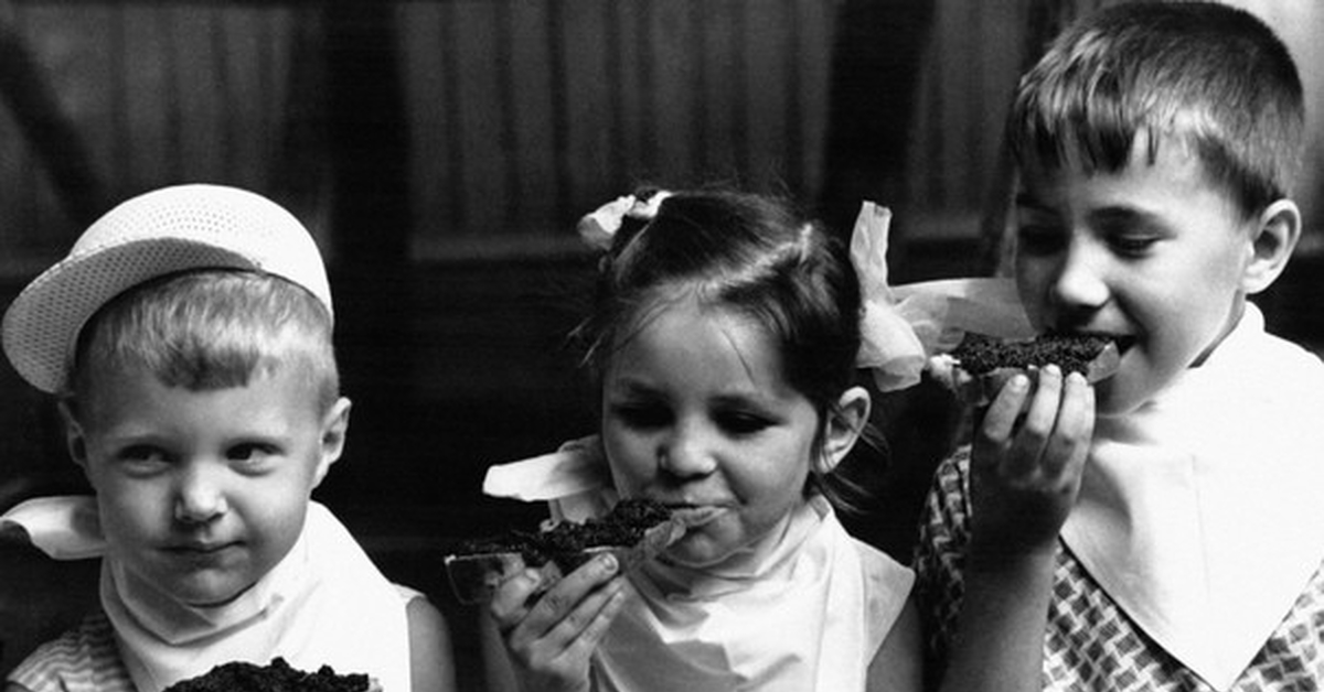 Советские люди как дети. Дети советского Союза. Советское детство. Счастливые советские дети. Еда в детском саду в СССР.