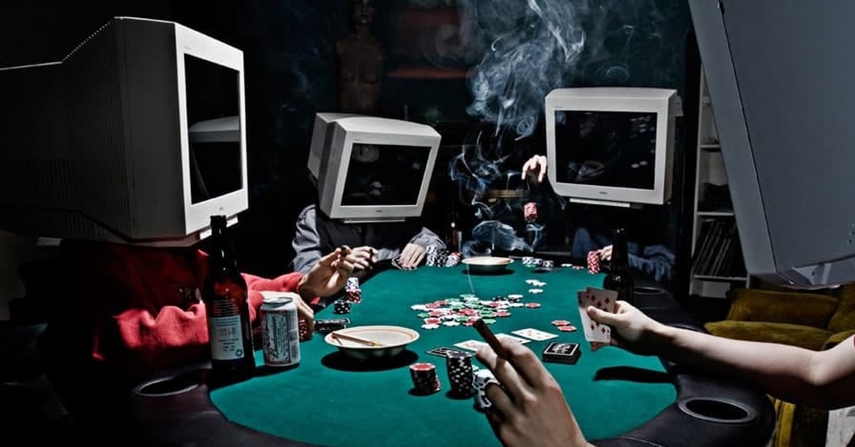 В предвкушении азарта. Покер. Покерный стол в казино. Покерный стол с игроками. Стол для азартных игр.
