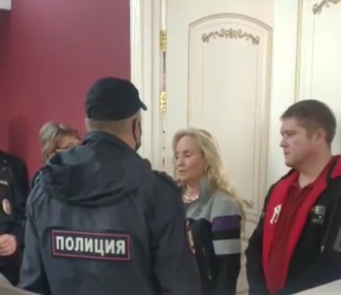 Скандал с задержанием директора ЦДРИ попал в Сеть