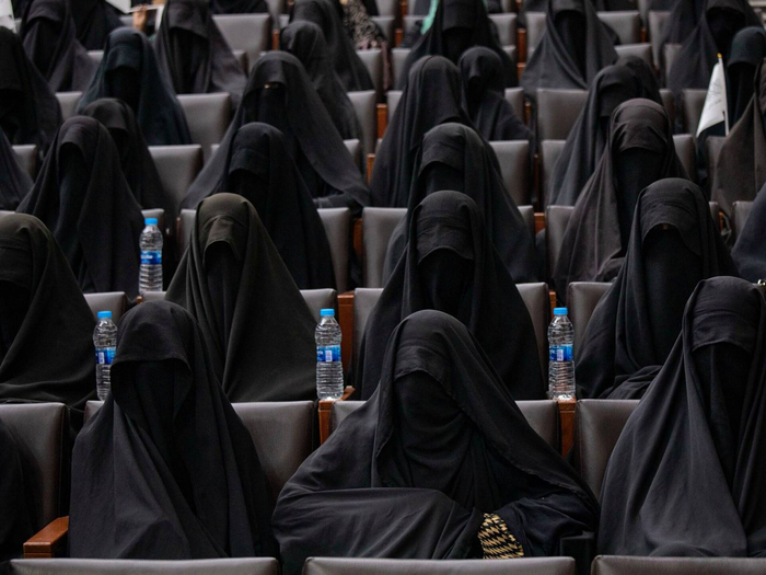 Когда Саурон выступает с речью, посвященной Средиземью