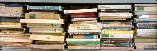 Старые книги в моём шкафу