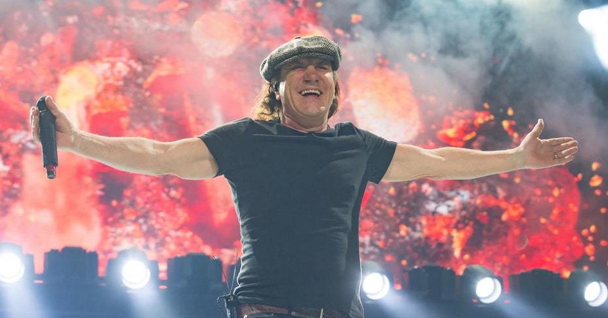 Клипы джонсона. Брайан Джонсон AC/DC. Брайан Джонсон AC/DC 2020. Солист AC DC. Брайан Джонсон 2022.