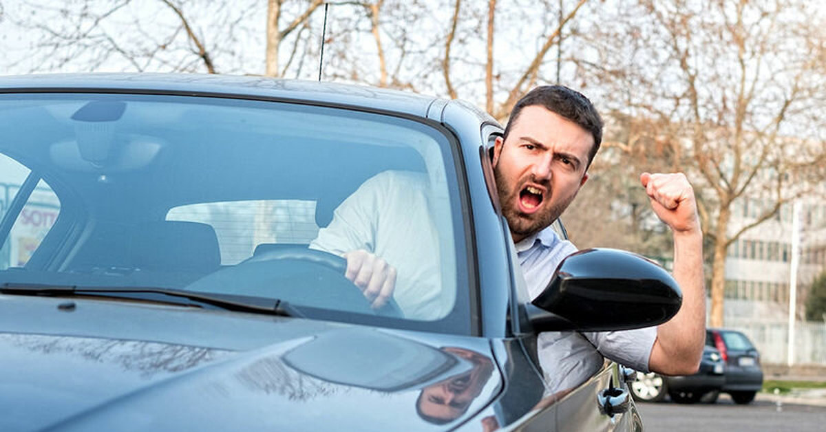 Drives his car. Хамство на дорогах. Водитель хам. Хамы на дороге.