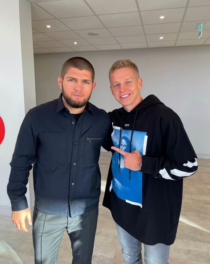 Олександре, якого біса? Украинские патриоты возмутились фотографией футболиста Зинченко с Хабибом Нурмагомедовым