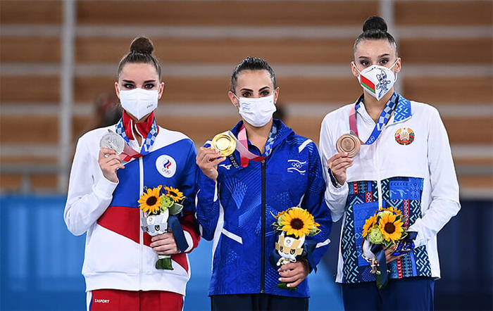 Sports.ru: Истерика Винер уже надоела. Она ссорит наших спортсменов, вредит гимнастике, а больше всего – сестрам Авериным