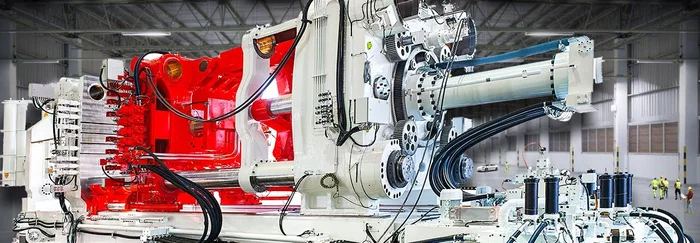 Tesla начала собирать кузов автомобиля из двух монолитных частей, интегрировав аккумулятор прямо в корпус Tesla, Tesla Model y, Авто, Электромобиль, Илон Маск, Аккумулятор, Завод, Берлин, Германия, Пресс, Видео, Длиннопост