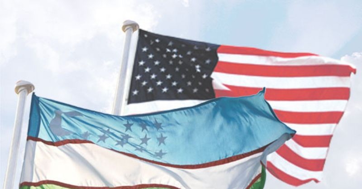 Американский узбекский. Флаг США И Узбекистана. Флаг Америка Узбекистан. Узбекистан и американский флаг. Россия Америка Узбекистан флаг.