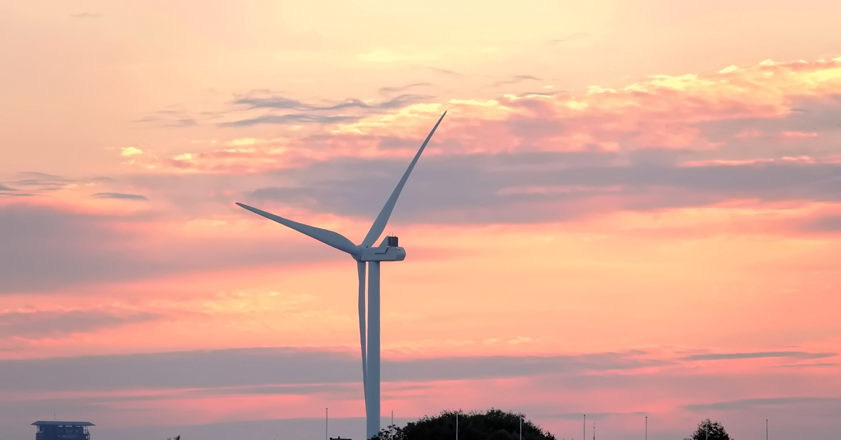 Ветряная мельница на закате | Пикабу