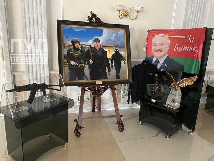 что за автомат у лукашенко. Смотреть фото что за автомат у лукашенко. Смотреть картинку что за автомат у лукашенко. Картинка про что за автомат у лукашенко. Фото что за автомат у лукашенко
