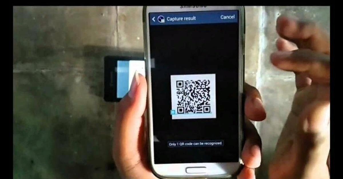 Как отсканировать qr телефоном с телевизора. Галакси а 12 сканер QR. QR code самсунг. QR code Samsung Galaxy a5. QR code Samsung Galaxy j2.