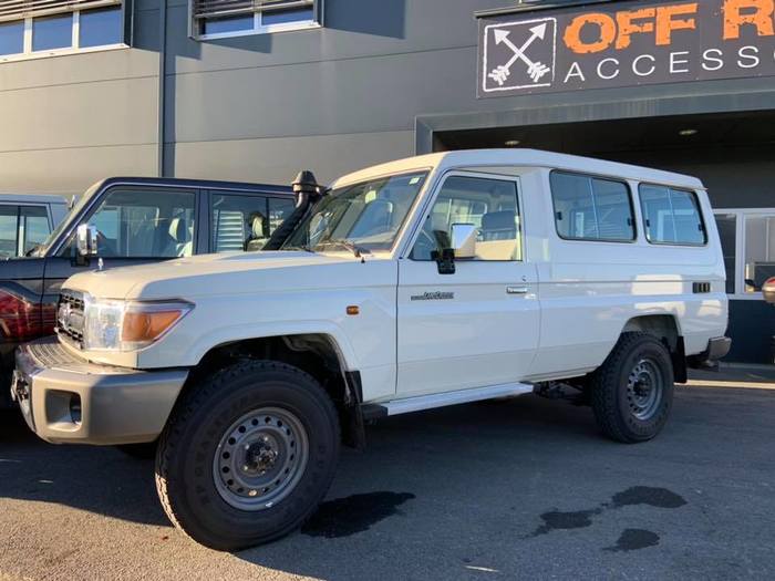 Швейцария, 2021 год Toyota, Toyota Land Cruiser, Внедорожник, Дом на колесах, Длиннопост Швейцария, 2021 год Toyota, Toyota Land Cruiser, Внедорожник, Дом на колесах, Длиннопост