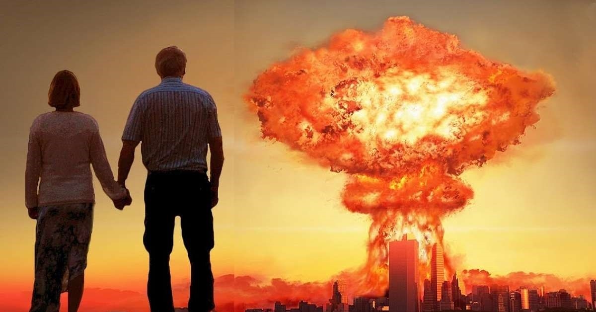 Мужик на фоне взрыва