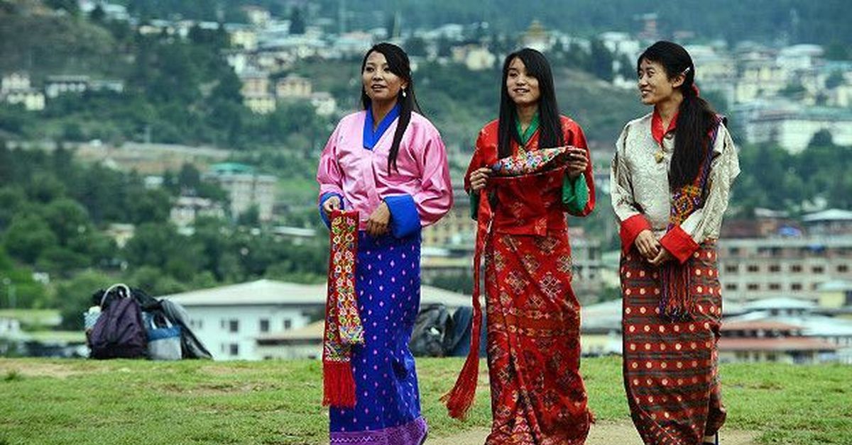 Национальная одежда страны. Королевство бутан. Гхо бутан. Тхимпху — столица королевства бутан. Королевство бутан люди.