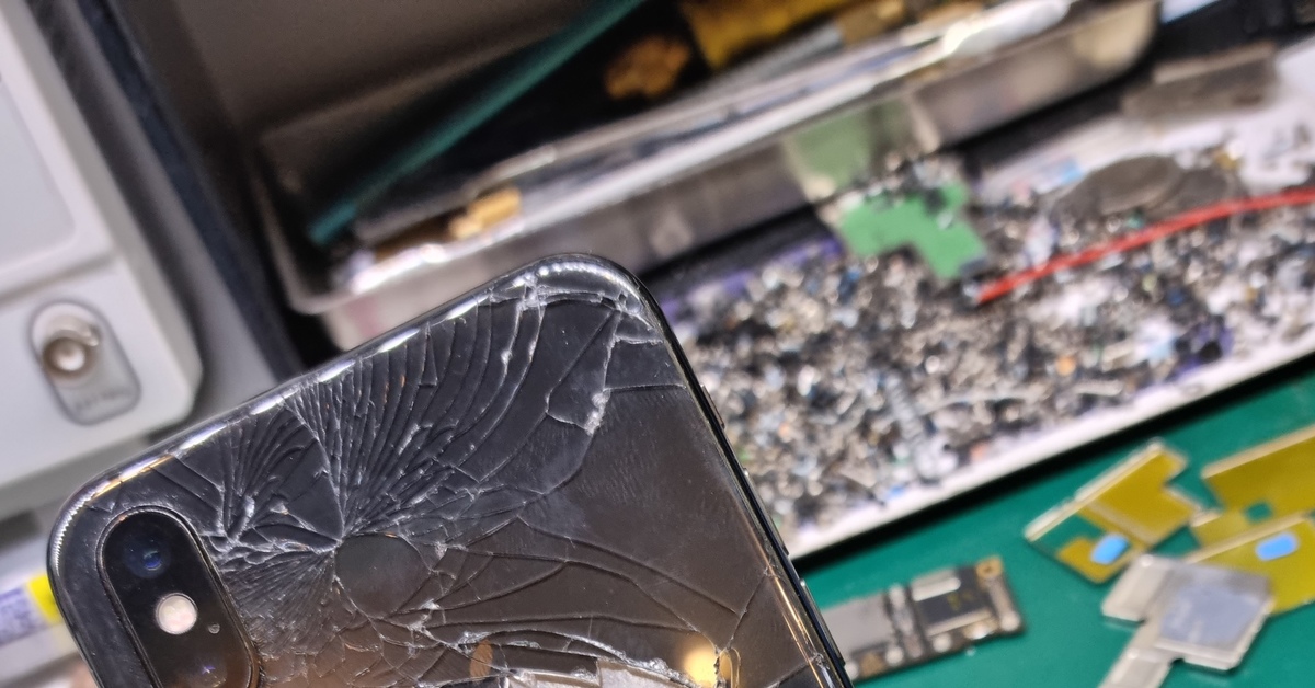 У Вас там это, процессор сгорел. Да и вообще вся плата умерла. Это ...