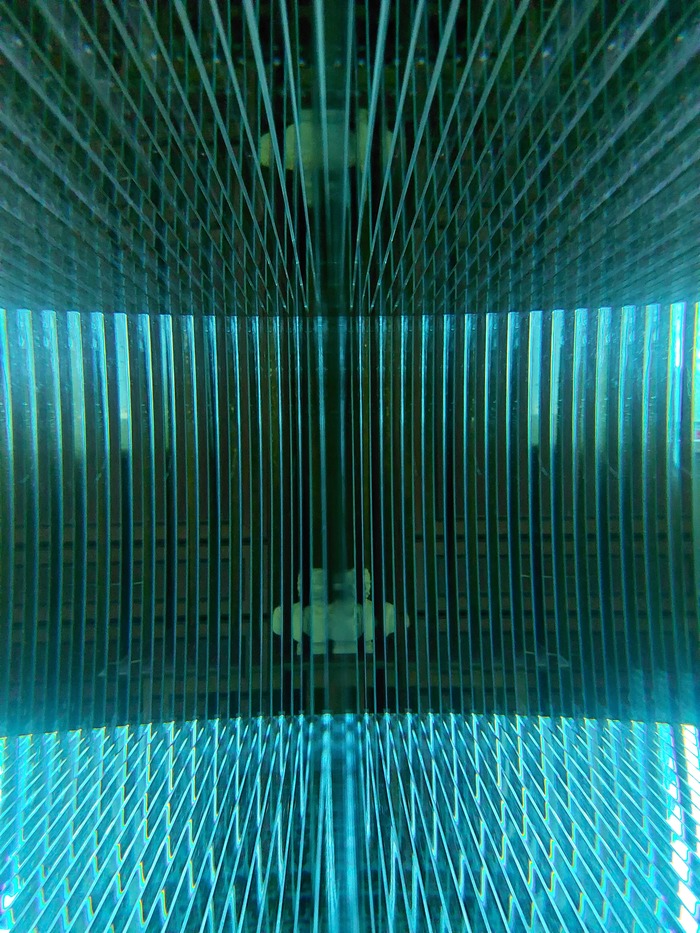 Стекло аквариума