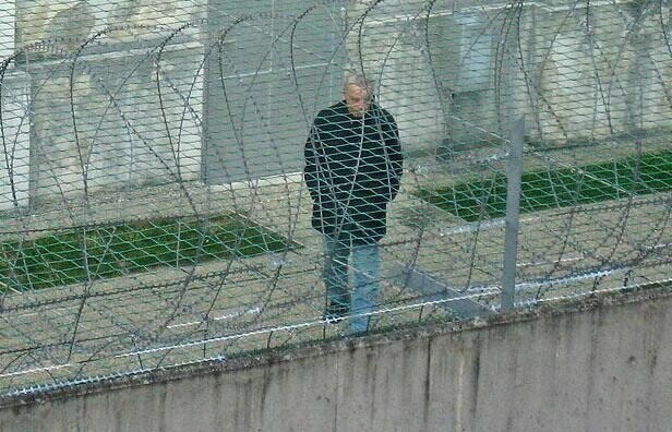 Что висит на стене в борделе. 163747319418624850. Что висит на стене в борделе фото. Что висит на стене в борделе-163747319418624850. картинка Что висит на стене в борделе. картинка 163747319418624850. Йозеф Фритцль появился на свет 9 апреля 1935 года в маленьком австрийском городке Амштеттен. Его отец — Франц Фритцль — служил в армии, а мать — Роза Фритцль — большую часть времени вела домашнее хозяйство, так как не могла работать по состоянию здоровья. Поэтому маленькая семья жила довольно бедно, а когда отец бросил жену с ребенком в 1939 году и отправился на поиски лучшей жизни, им стало еще тяжелее… Были времена, когда Йозефу и его матери даже нечего было есть. Тогда на помощь приходили знакомые и соседи. Позднее мужчина описывал своего отца как «безответственного неудачника, который постоянно изменял матери» и называл его ничтожеством.